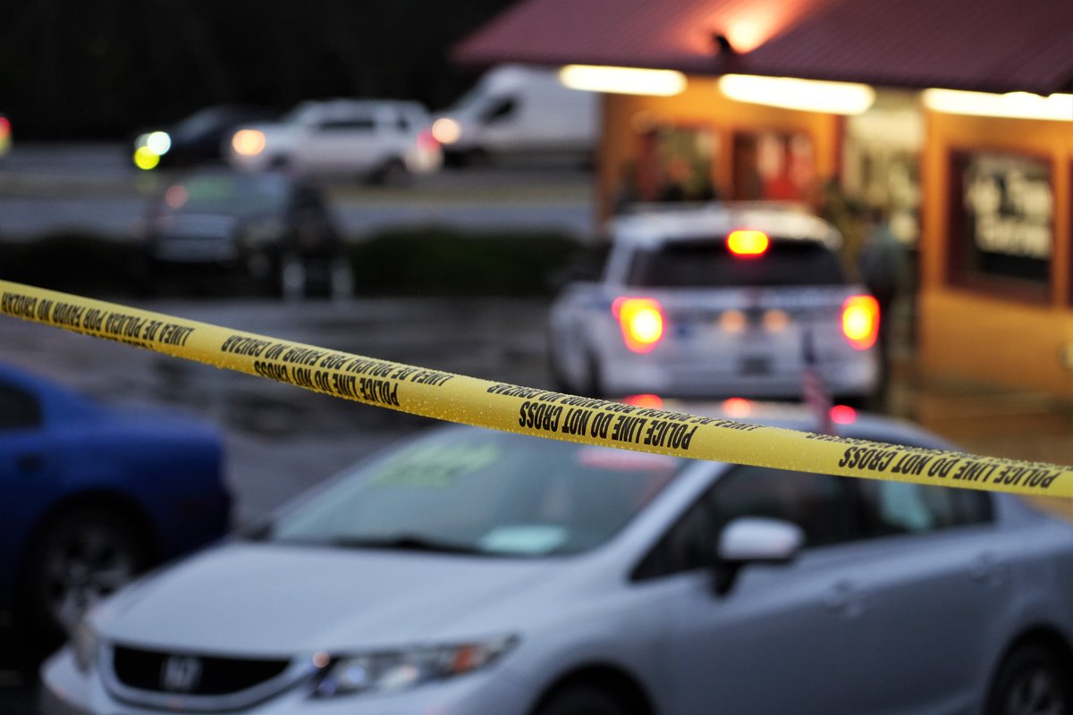GwinnettPd's tweet photo. Media Release:  Homicide - Centerville Hwy
At 2:30 PM officers responded to a person shot call at a business.  Officers  located an adult female deceased of a gunshot wound.  A witness described a male wearing a mask with a firearm.

For more info:  https://t.co/cNJWFDxuVo https://t.co/5iEj42zndU