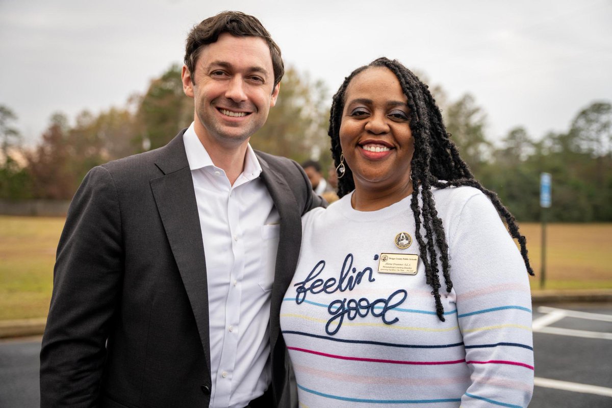 ossoff's tweet image. Thank you Jeffersonville for welcoming me to announce high-speed internet upgrades coming to Georgia.⚡️