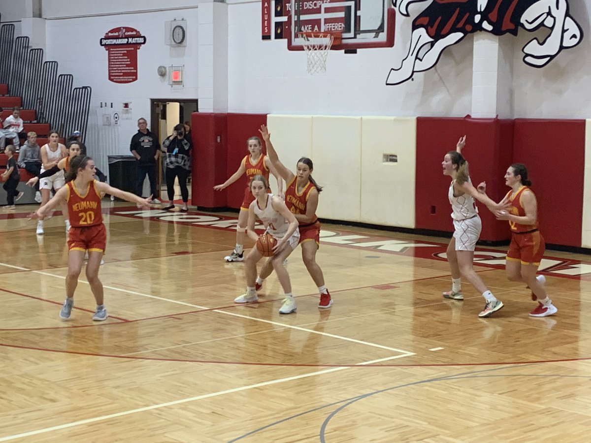 NCKnights_BBALL's tweet photo. Lady Knights trail Bishop Neuman at half 13-15! Keep working girls! #defensivebattle #nebpreps https://t.co/aZw6wMp0og