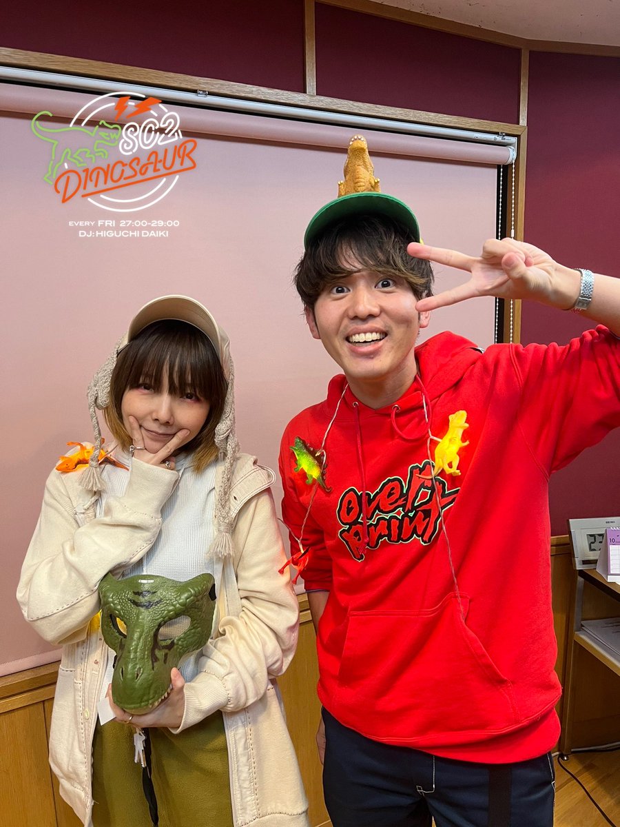 802Dinosaur's tweet photo. 🦖12/9(金)の #802ガブ 振り返り🦖

ジュラ紀(3時台)&amp;白亜紀(4時台)は
#aiko @aiko_dochibi が初登場🔥

🐶樹脂の輪○○の匂い🙂
🐕100羽の鳥🦉！？
🐶突然の熱唱🎤
🐕#デジはじ😉
🐶ほんまにダイナソー❗️
🐕楽曲の制作秘話🎹

聞き逃した方📻(ブログ✍️)は
リプ欄をぜひチェック〜！

#FM802 https://t.co/RWIksybCAi