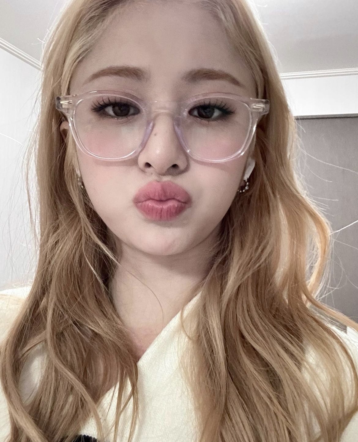 yunjin pics on Twitter: the most gorgeous t.couSHfbJawZX 