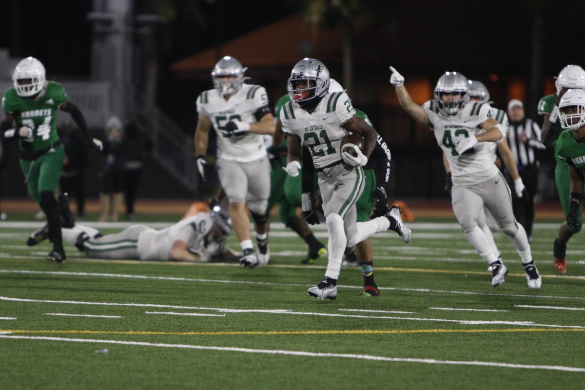 Senior <a href="/DylanGreeson1/">Dylan Greeson</a> points the way for <a href="/charlesgreer_/">Charles Greer</a> as the running back breaks free for a 67-yard touchdown for <a href="/dlsathletics/">De La Salle Athletics</a> during the 2Q of the CIF 1-AA State Bowl Championship. <a href="/dlsfootball17/">De La Salle Football</a> <a href="/THE_EBAL_SPORTS/">East Bay Athletic League</a>