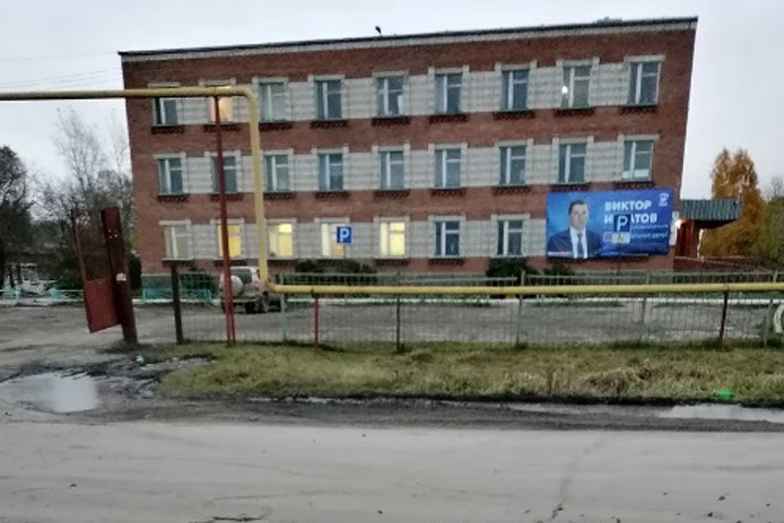 SibirPost's tweet photo. Трехмесячная девочка умерла в новосибирской больнице, не дождавшись операции.

Зато баннер с единороссом из Госдумы там исправно вывешивают

https://t.co/qRAMWBOoa4 https://t.co/77wLsAf0WA