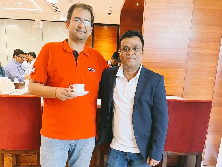 kotakneo's tweet photo. Stage is set ✅
Speakers are ready ✅ 
Options Trading Masterclass at Traders’ Cafe is about to begin!

@SantoshPasi @SahajAgrawal8

#KotakTradersCafe https://t.co/KSuXcnZnJp