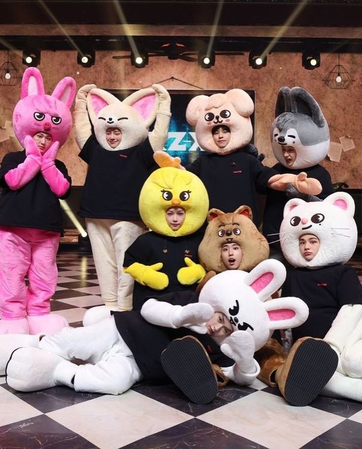 ИТАК #StrayKidsbestboys c их TINY фоточками, ПОТОМУ ЧТО НУ КРОШЕЧКИ ЖЕ
тэги честно спиздила