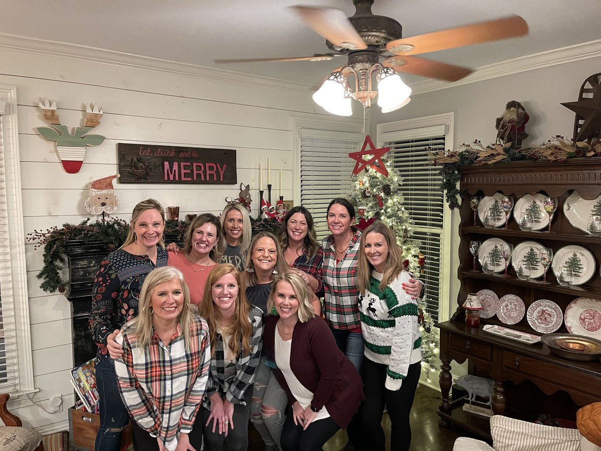 VaughanThirdGrade (@vaughan3rdgrade) on Twitter photo The <a href="/VaughanRockets/">Vaughan Elementary</a> Christmas party was so much fun!!! Thank you Devin for hosting! #SOARon The <a href="/VaughanRockets/">Vaughan Elementary</a> Christmas party was so much fun!!! Thank you Devin for hosting! #SOARon