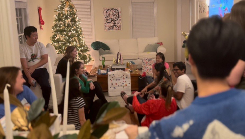 NeuroMDAUTH's tweet photo. Happy holiday celebrations at the neuro student social today ❄️❄️ https://t.co/ZfhYotqqLd