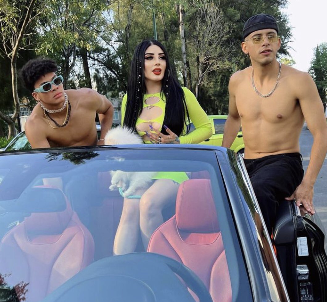 bellakathstats's tweet photo. “Viva Latino” — Spotify Playlist: 

#21 “Gatita” — @labellakath 

*Esta playlist cuenta con más de 12 millones de Me Gusta 🔥 https://t.co/ylp4Ugk7sC