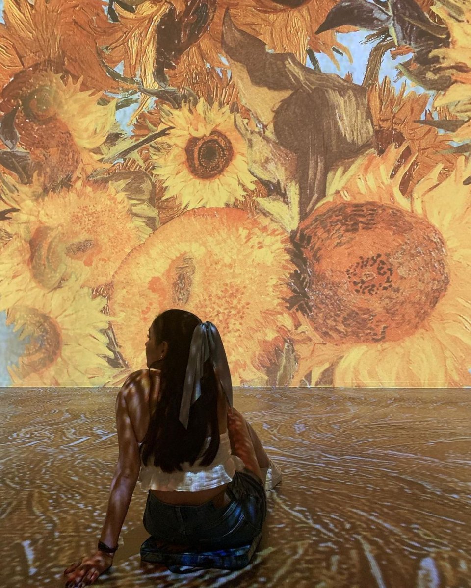 vangoghvegas's tweet photo. What people are saying about Immersive Van Gogh in #Vegas!
🌻 "Van Gogh just became my favorite artist" – TA
🌻 "Blooming marvelous" –  RR
🌻 "Just incredible" – ML

📸  alexaibn on IG

🎟️ https://t.co/bJzsUGUGzH

#VanGoghVegas https://t.co/63LFpdRRIk
