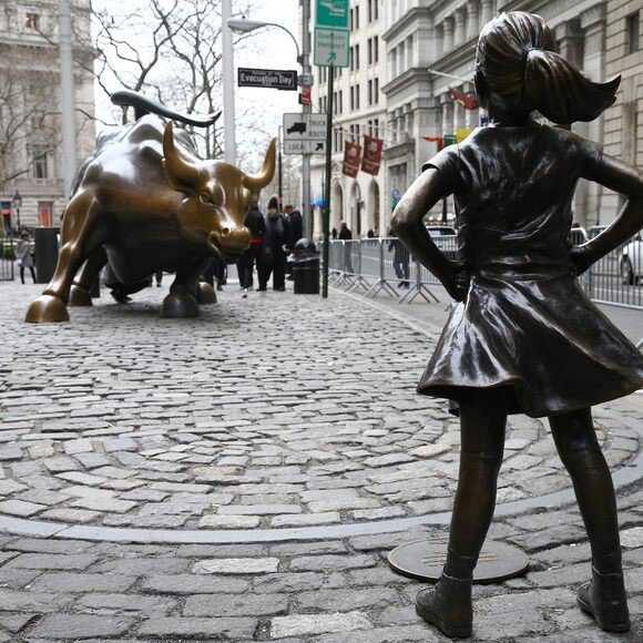 hauntedmagazine's tweet photo. #WeirdStatues Part 1
1. De Vaartkapoen by Tom Frantzen {Belgium}
2. Fearless Girl by Kristen Visbal {New York}
3. Life Underground by Tom Otterness {New York}
4. Corporate Head by Terry Allen and Philip Levine {Los Angeles} https://t.co/vtIooVd3I9