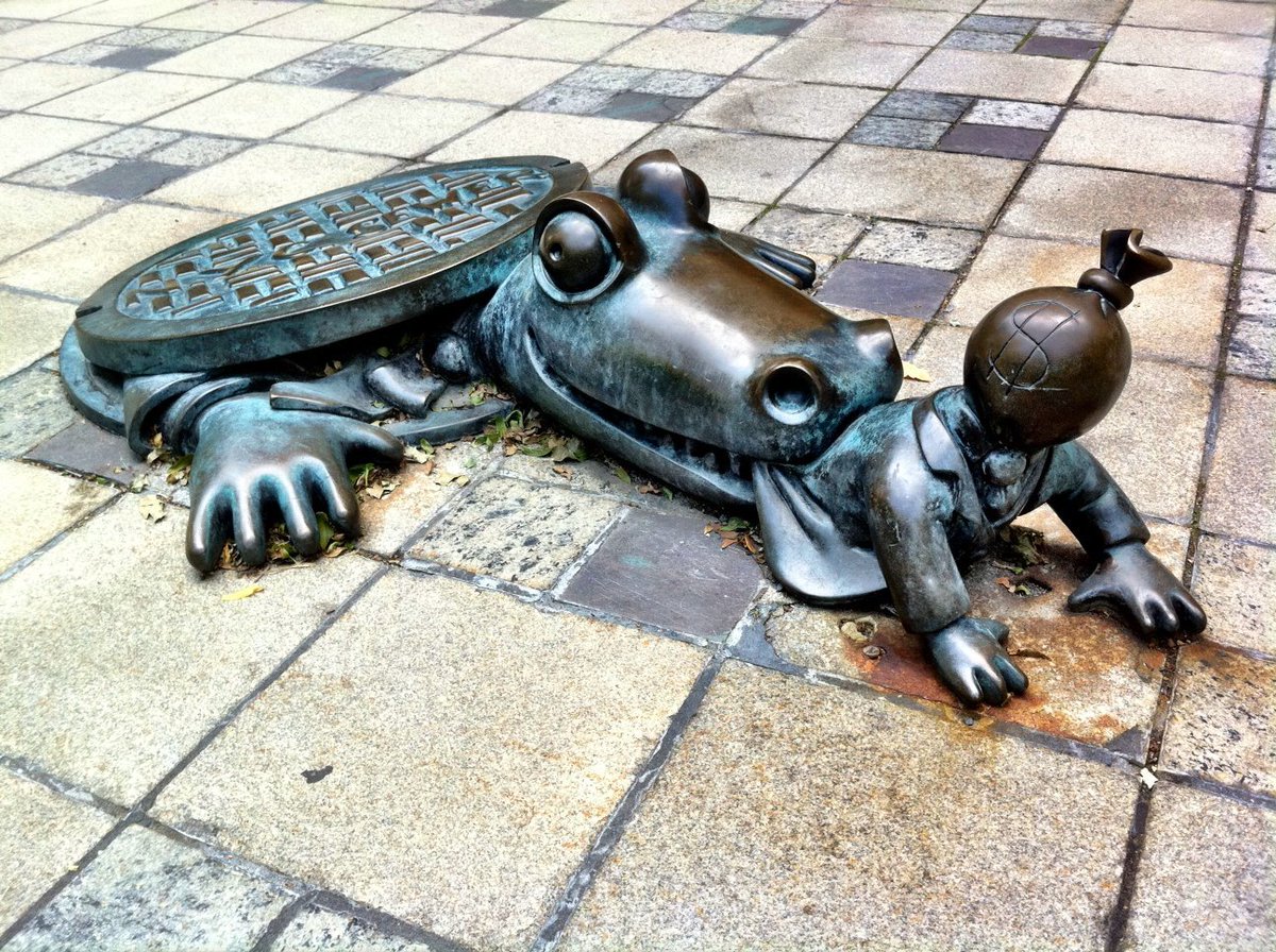 hauntedmagazine's tweet photo. #WeirdStatues Part 1
1. De Vaartkapoen by Tom Frantzen {Belgium}
2. Fearless Girl by Kristen Visbal {New York}
3. Life Underground by Tom Otterness {New York}
4. Corporate Head by Terry Allen and Philip Levine {Los Angeles} https://t.co/vtIooVd3I9