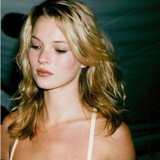 gatocaloria's tweet image. ♡ 
    kate moss thinspo - a thread 
                                                        ♡