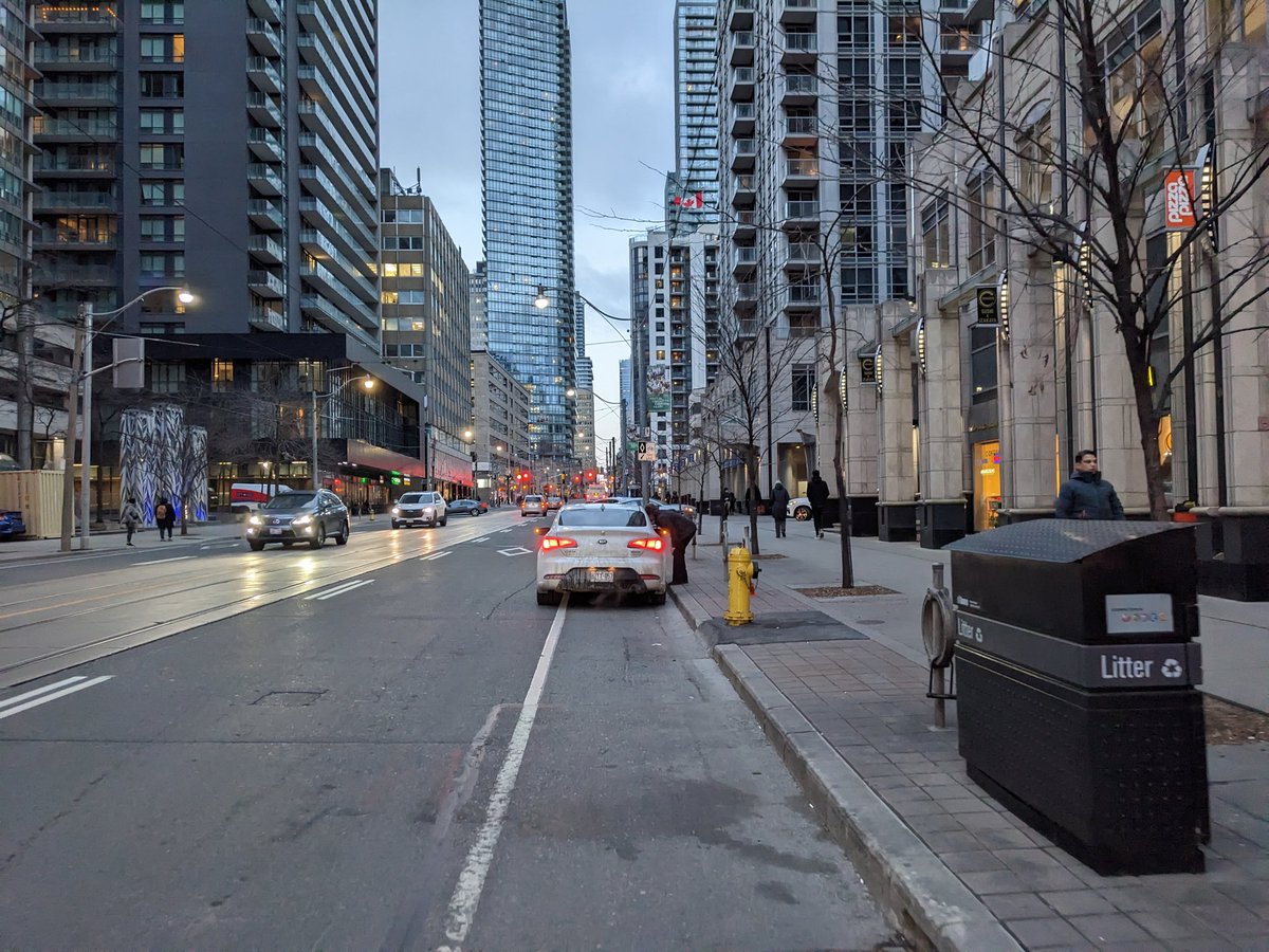 deeplyconcern's tweet image. Today's round up from Bay street at rush hour @TorontoPolice @TO_Cycling @VisionZeroTO @JohnTory