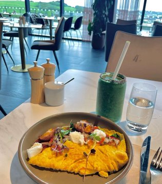 lilmontego's tweet image. Life doesn&apos;t promise you anything, especially not success. It will only give you struggle, pain and suffering in the process. So give yourself a dream and move in that direction afterwards.😂😂