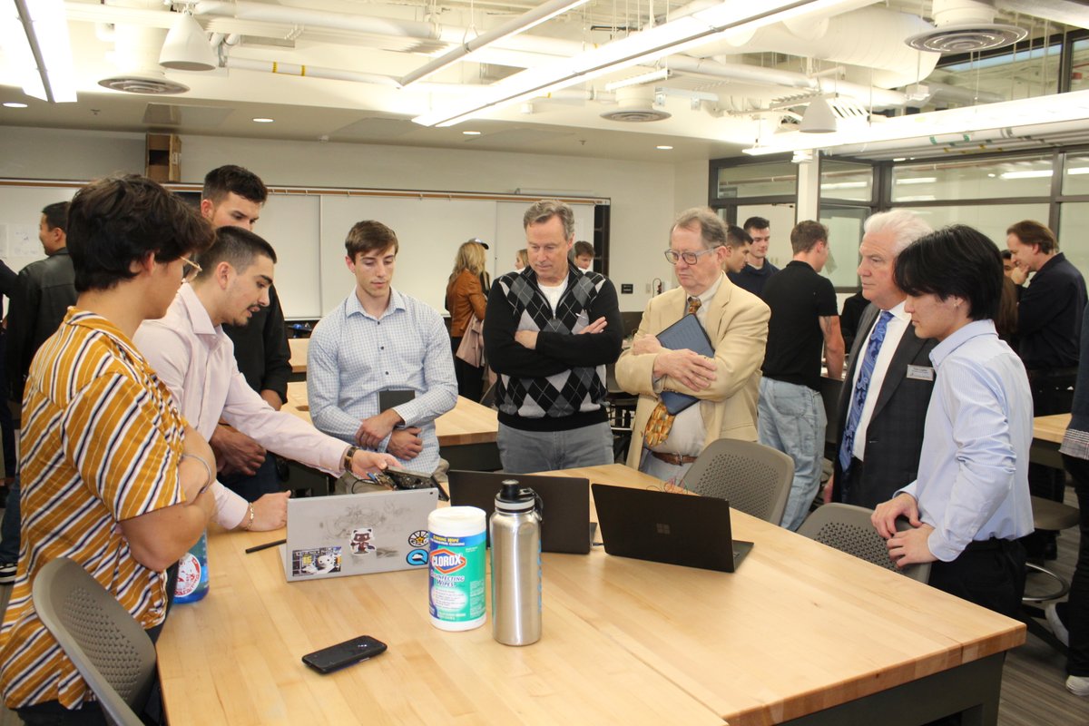 What an extraordinary turnout yesterday at our #USDEngr 2022 Senior Ceremony, followed by an equally impressive Engineering and Computing Expo. Our #Changemakers will change the world.