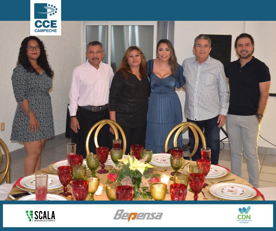 Nuestro Presidente el 𝐋𝐢𝐜. 𝐉𝐨𝐬𝐞́ 𝐑𝐚𝐟𝐚𝐞𝐥 𝐑𝐮𝐢𝐳 𝐌𝐨𝐫𝐞𝐧𝐨 acompañó a la la 𝐀𝐫𝐪. Diana 𝐏𝐢𝐧̃𝐚 𝐀𝐦𝐞𝐳𝐜𝐮𝐚 en la Cena Navideña del Colegio de Arquitectos de Campeche A.C. 

#CCE #FamiliaCCE #Campeche #Diciembre2022