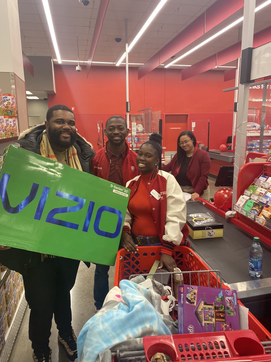 Another amazing day at T2475 today we did some Christmas shopping with the staff from The Bronx Latin school  the kids they sent us their Christmas wish list and Of course #Target made it happen 💪🏾💪🏾💪🏾💪🏾#worksomewhereyoulove <a href="/EmpressTkia/">Tamkia Currie</a> <a href="/MelDelRed/">Melissa Rivera</a> <a href="/RobDeMo20/">Rob DeMarino</a>