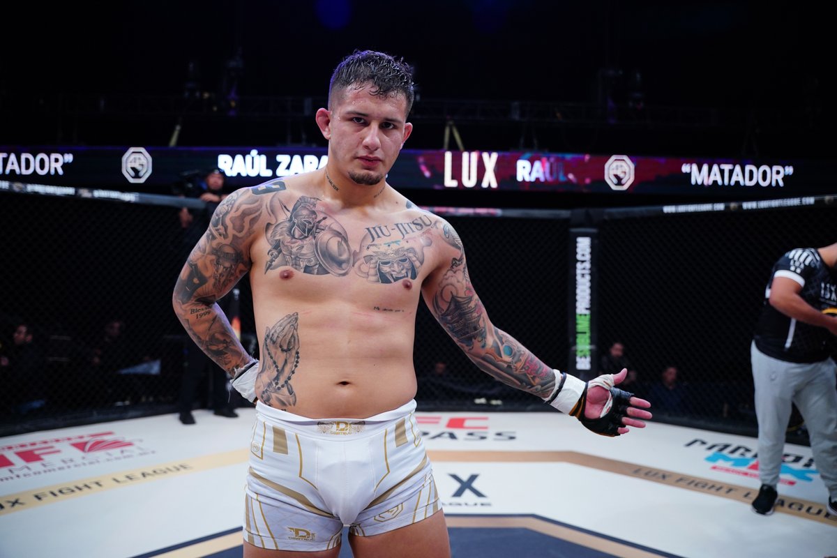 luxfightleague's tweet photo. Oleeeeee 🇲🇽🇲🇽🇲🇽🫱
'El Matador' Zaragoza ya se postula como un contendiente a seguir en la división de peso wélter con una nueva victoria sobre el octágono de LUX
🔴 Sigue #LUXChallenge en vivo https://t.co/n2qXbnSUZR
#LUX029 #LUXFightLeague #mmamexico https://t.co/VGl0jB7WSJ