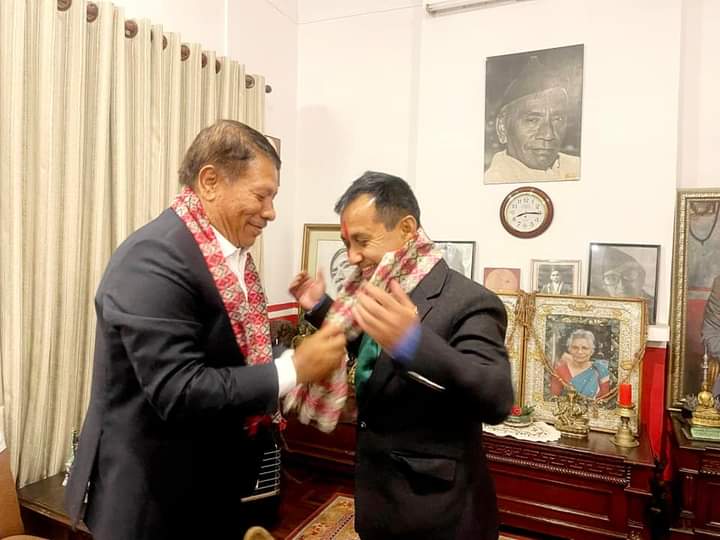 TejSharma1971's tweet photo. काङ्ग्रेस नेता प्रकाशमान सिंहबाट ��ापाबाट प्रतिनिधि सभा सदस्यमा निर्वाचित काङ्ग्रेस महामन्त्री बिश्वप्रकाश शर्मालाई बधाई ग्रहण गर्दै ।
@bishwaprakash77 @PMSinghNC @Sirjana_Singh https://t.co/pb9UsqSgai