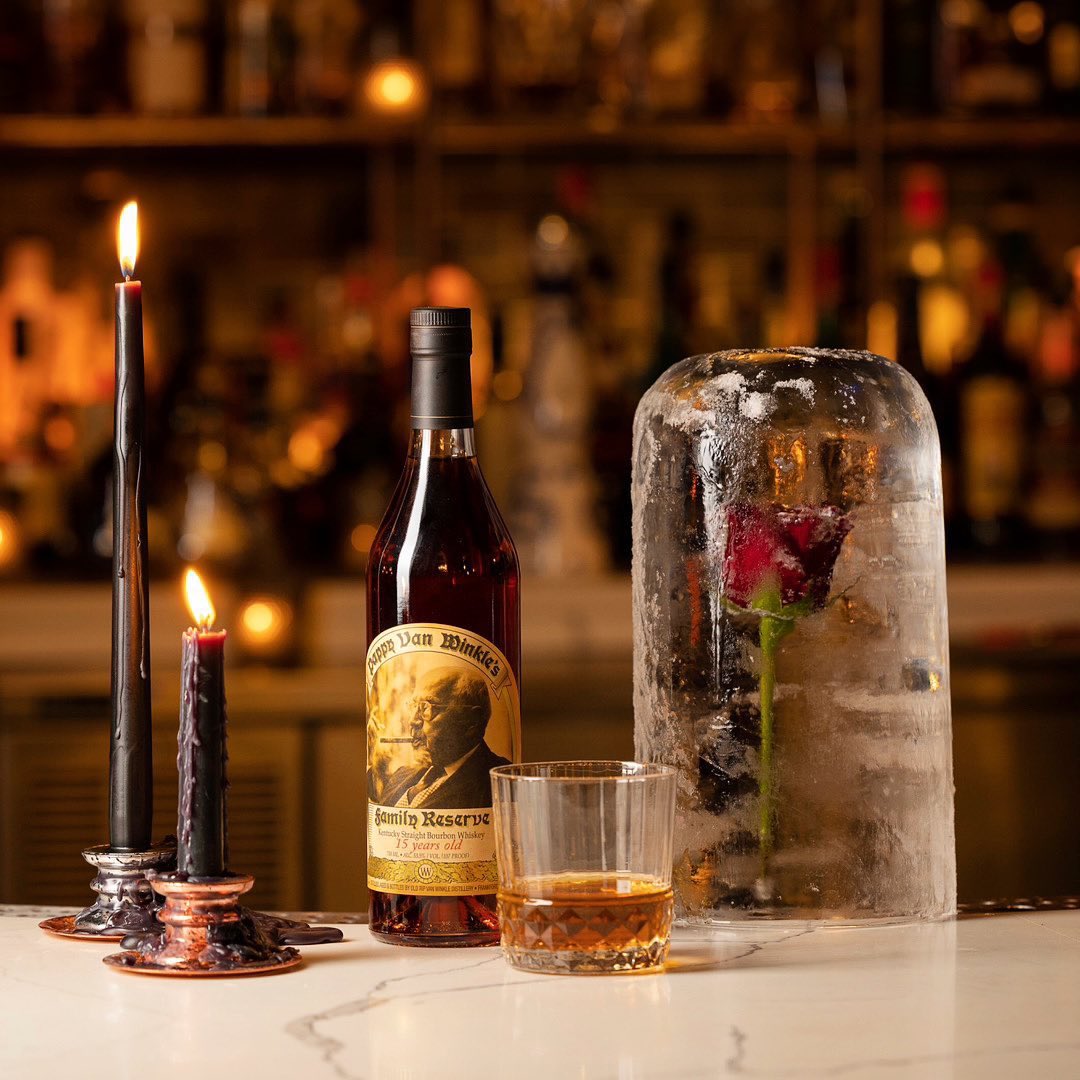 adalinachicago's tweet photo. A special time of year calls for a special kind of #bourbon. 🥃 This sought after family bourbon is now in stock at the #RoseLounge🌹 Come make it a pappy holidays. #pappyvanwinkle #adalinachicago
___
#Chicago #GoldCoast #cocktail #cocktailbar #speakeasy https://t.co/nVT1TCMRzB