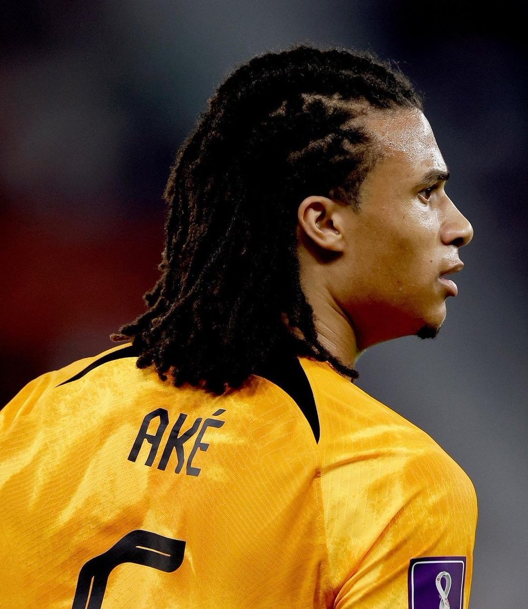 *¿Qué lo que haces tanto que no podes salir?*

- Yo: