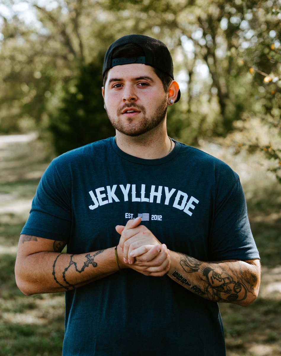 Jekyll_HYDE_App's tweet photo. Did you know we dropped our Established tee in blue?! If you’re looking for simplicity with comfort, this is your tee. https://t.co/rXdvtx9tRf
.
.
#jekyllhyde #comfortableaf #fitness #michigan #smallbusiness https://t.co/9OsIrsTpyE