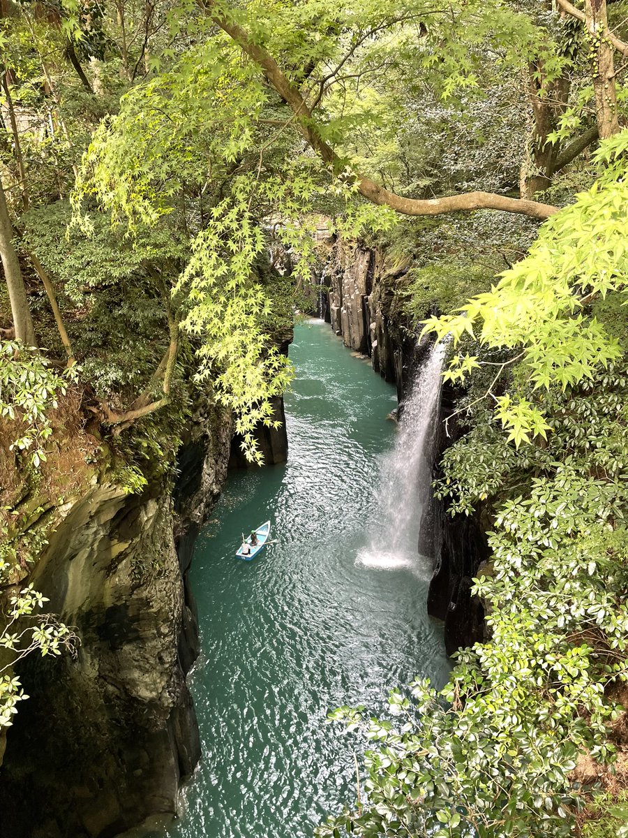 myhlee's tweet photo. Not only was this story really interesting, @juliaminuma @shiho_fukada &amp; I also got to go to an incredibly beautiful part of Japan: Takachiho, in the Miyazaki prefecture. 
https://t.co/t4lTKWQUcn https://t.co/lWUIIsT6E3