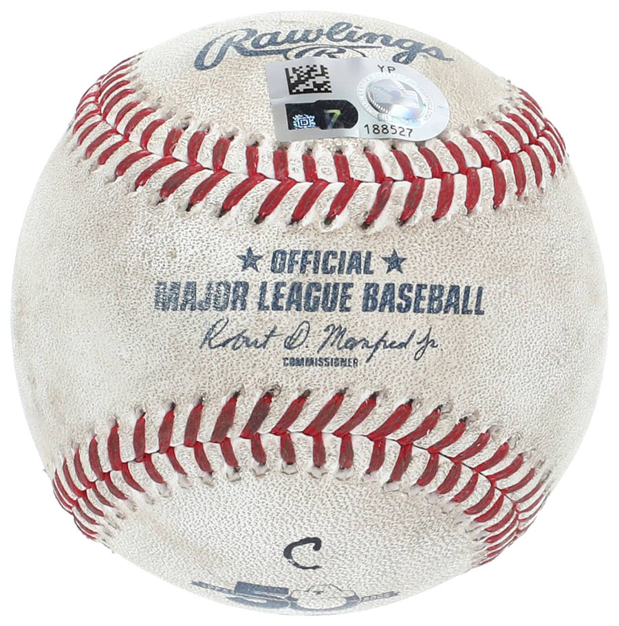 AutographMag's tweet image. Aaron Judge 62 HR Ball!  Goldin Dec. Elite Auction Closing Dec. 17! Judge, Heisman Trophy, Babe, Brady, F1, Lebron, Giannis, Bernie Parent, Kobe, FIFA, Mahomes - mailchi.mp/autographmagaz…