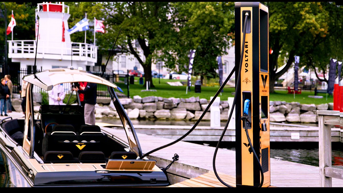VoltariElectric's tweet photo. The #VOLTARI 260 and VOLTARI #EPump #supercharger delivers 160Kw charge, the fastest marine #EV charger in #NorthAmerica right now. (Kingston, Ontario)

⚡️

#evboat #electric #electricboat #carbonfiber #savingthewaves #sustainability #powerboat #offshoreboats #luxury #voltari260 https://t.co/X5jEQacpM9