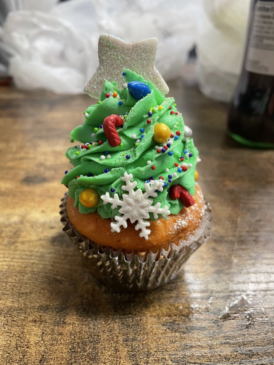 BIG SHOUT OUT to SASM Marco  @emerald85756334 and team Sunset…. 200 cupcakes ✔️ Can you feel the excitement in the air?  So proud to work for a company that is always giving back to our communities… 🎄 #PacCentra #HDIS <a href="/Rene_HDISM_LASo/">Rene Mojarro</a>