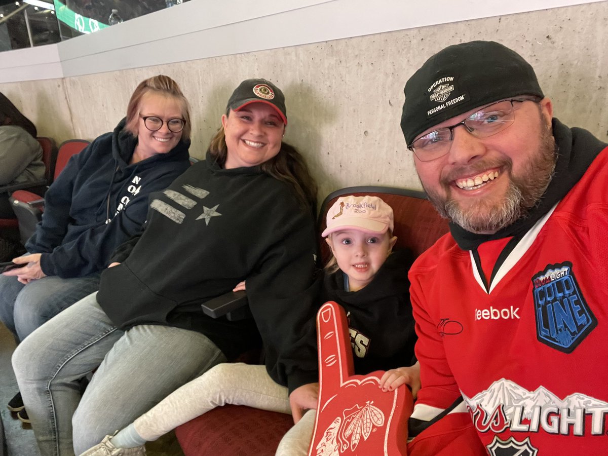Thanks <a href="/VetTix/">Vet Tix</a> #ArmyVeteran #GoArmy #BeatNavy <a href="/NHLBlackhawks/">Chicago Blackhawks</a>
