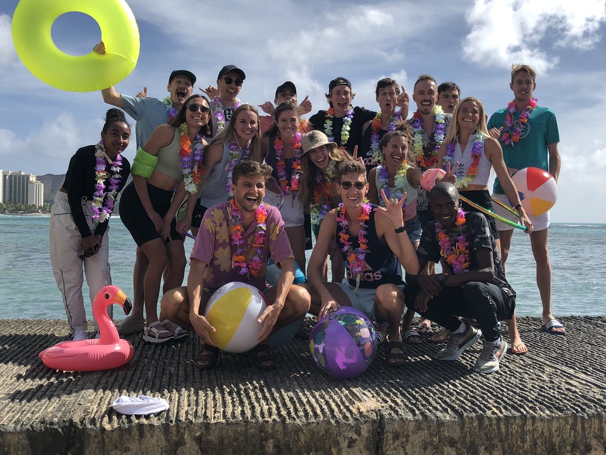 Aloha from Hawaii! 🌴 

The field for Saturday’s Kalakaua #MerrieMile is clearly in a partying mood!