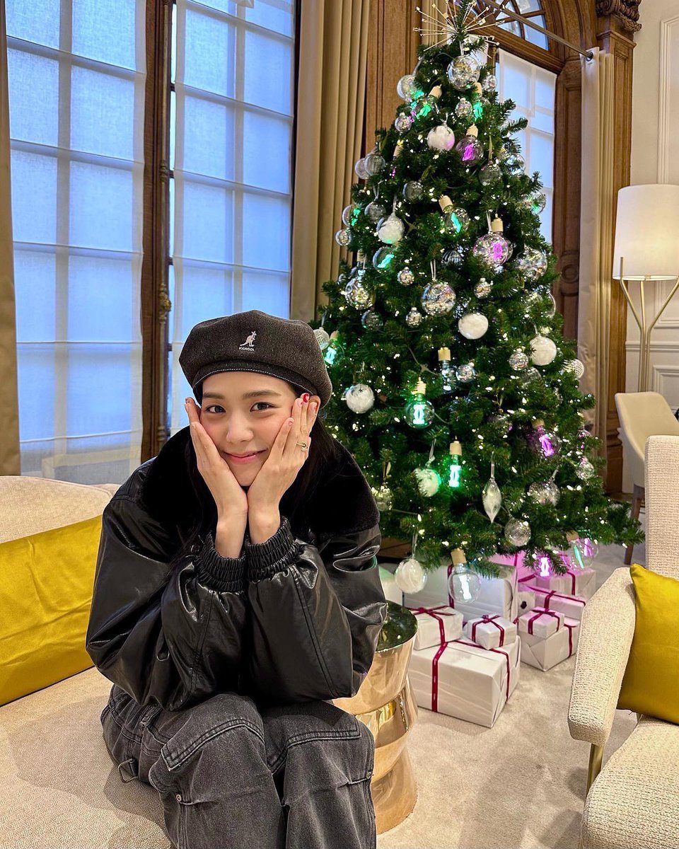 Gmorning, everyone. Happy weekend! 

Sorry for not being active lately, I hope in this december can bring happiness to all of us. Time flies so fast, right? But u can get through all of this.

So, everything is going well? If not, I wishing u day a filled with happiness! 💞