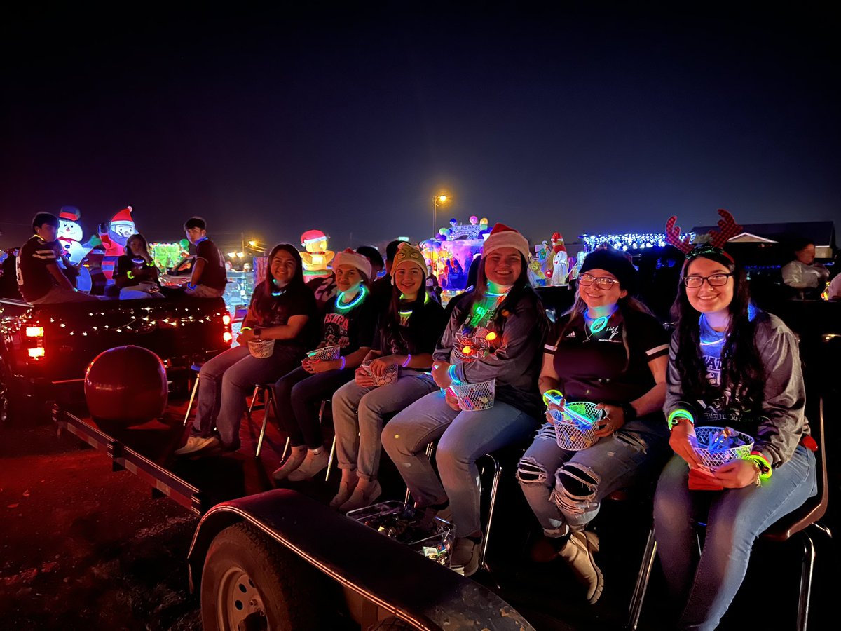Coach_DS3's tweet image. Big shoutout to Coach Alvarado Sr. and Mrs. Alvarado for driving our @MathisAthletics float in the Illuminated Parade tonight!

#OnTheShip🏴‍☠️