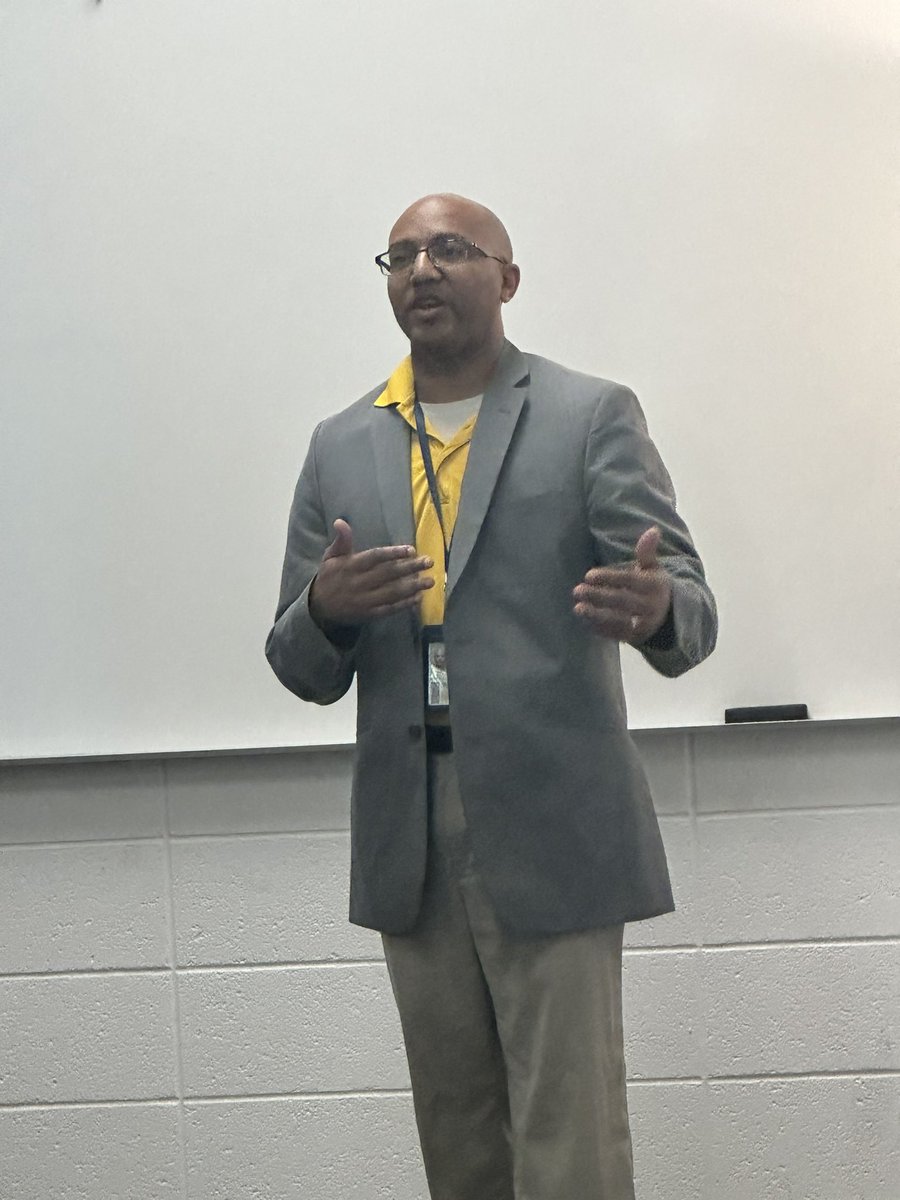 Such a great day with our Strong Leader Strong Reader Session in Region 9! Collaboration at its finest!