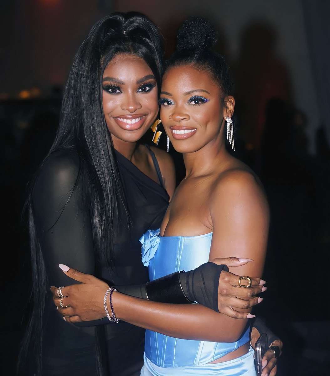 CocoJonesSOURCE's tweet photo. Coco Jones and Ari Lennox at Rotation Winter Formal! 🤍 https://t.co/QnydfaevGD