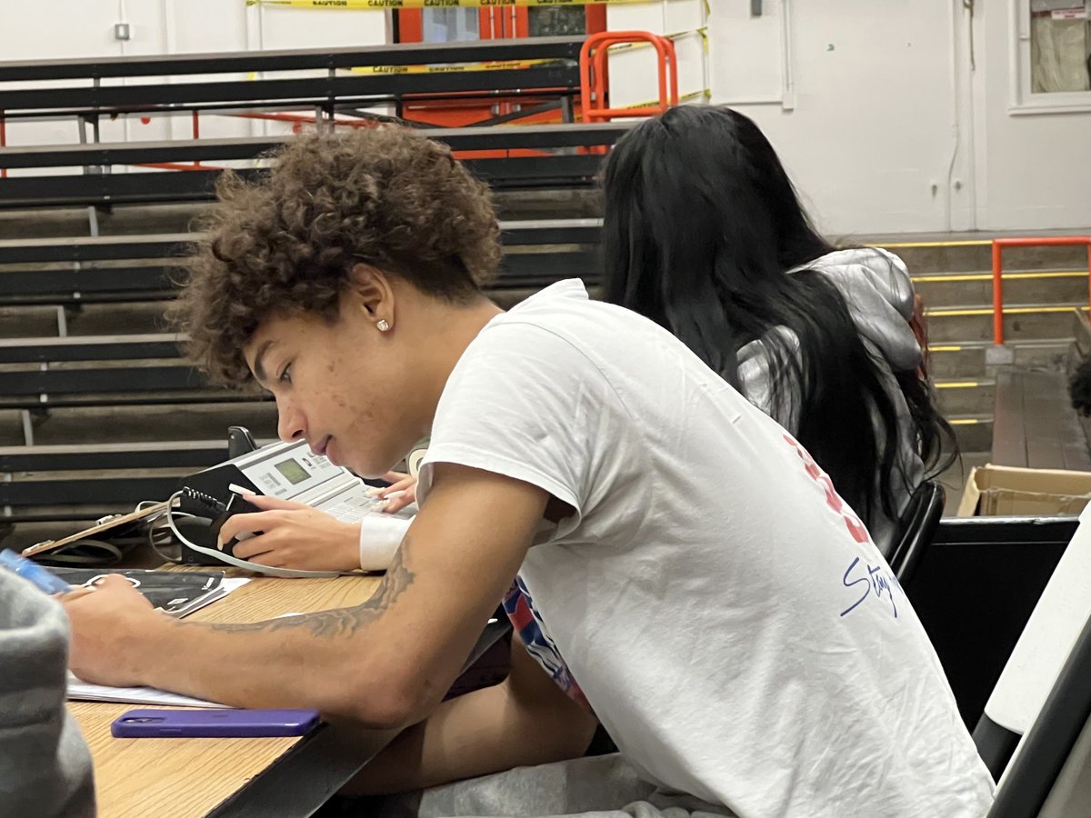 latsondheimer's tweet photo. It’s Friday night. What do you do on your off night? Star point guard Jameson Caruso of Beverly Hills working the scorebook. https://t.co/5BOYtHre7W