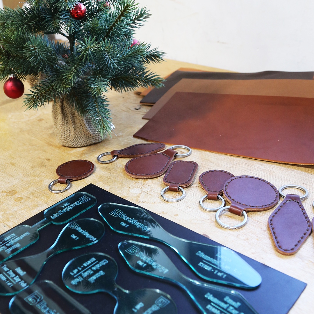 Buckle_Guy's tweet image. Templates and patterns allow you to make card wallets, key fobs, and flasks quickly and consistently, and then personalize them as you like.
Templates &amp;amp; Patterns ➡️ l8r.it/8mnS

#leathercraft⁠
#leatherwork⁠
#leathertips
#diyleather
#leathercraftgifts