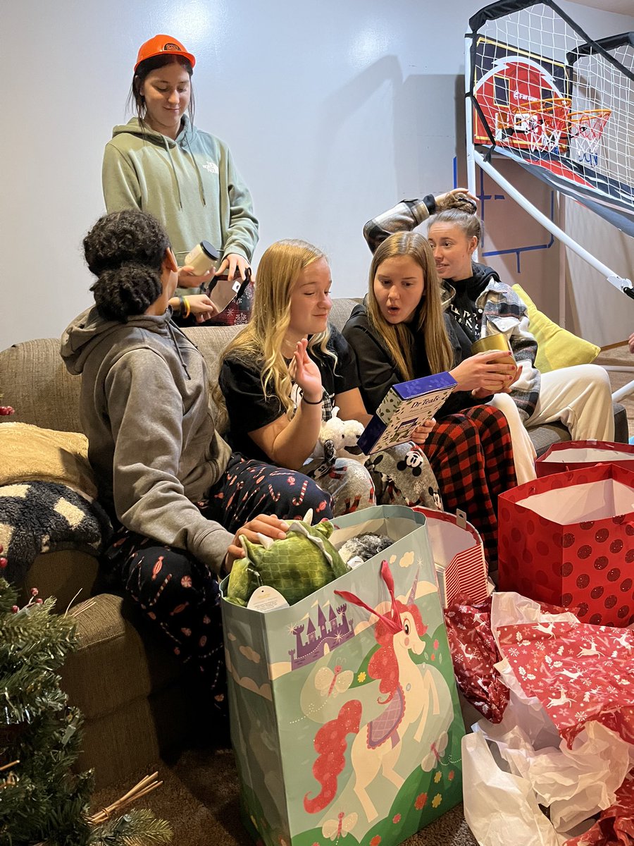 Hesston College Women's Basketball tweet media