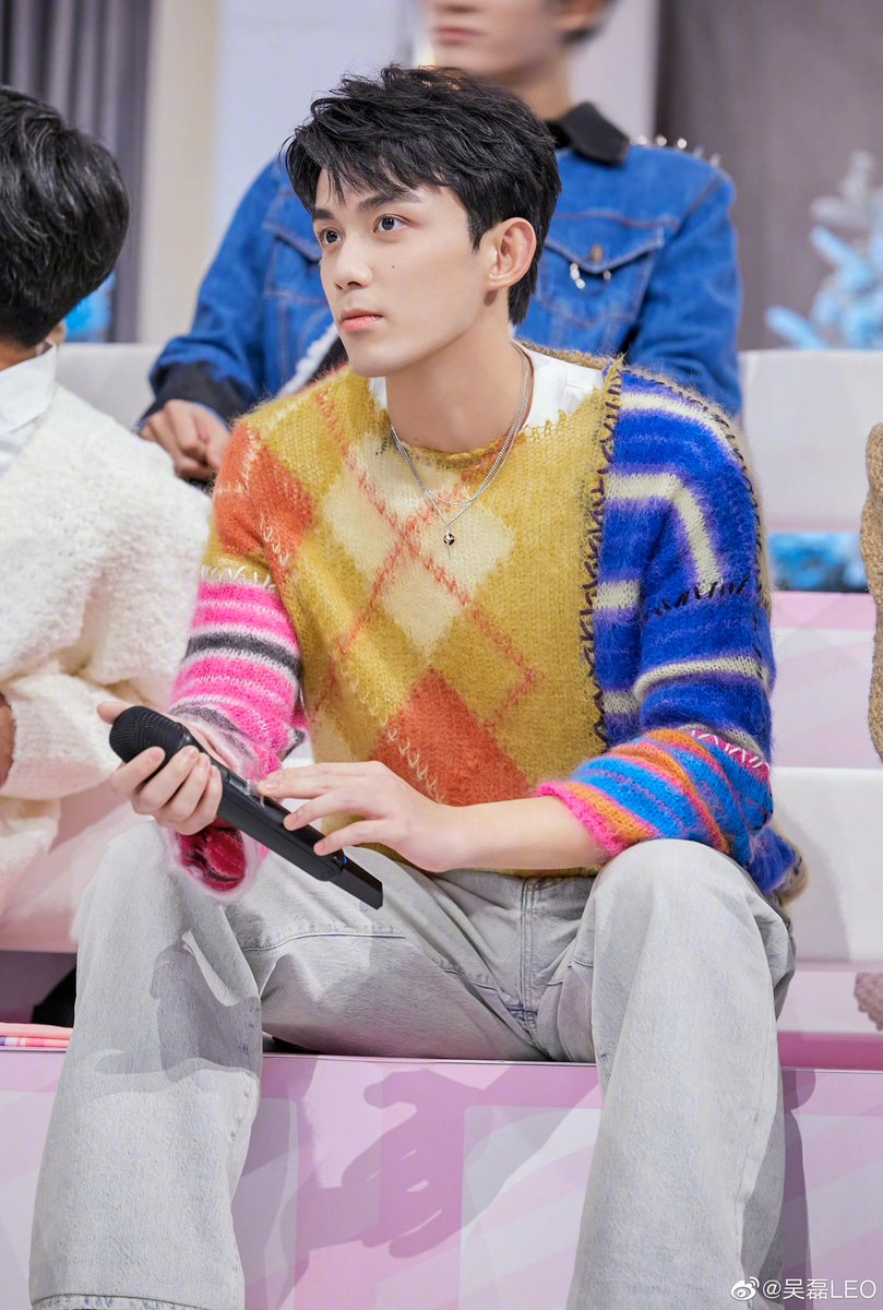 AilsaChou's tweet photo. 好可愛啊啊啊啊啊
.
20221210 吳磊weibo update
#你好星期六全員曬冬日好物# 台上宋三川送三件套保暖衫大吃奶油餐真是不一般!
.
#吴磊 #吳磊 #宋三川 #愛情而已
#wueli #leowu #nothingbutyou #星漢燦爛月升滄海 #lovelikethegalaxy #chinaactor #演員 #actor https://t.co/Bm9jd09jc5