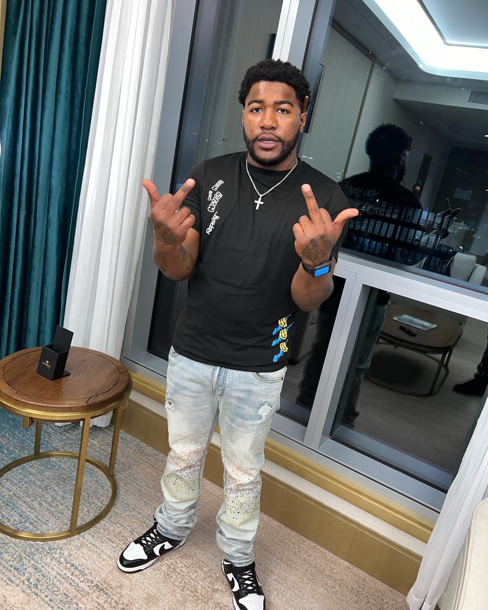Stacksupkj's tweet photo. My ♥️ so 🧊 it’s only right I keep the heater out #su4l❣️ #llpops🕊💔 #clicklinkinbio👆 https://t.co/XrfwZuyfap