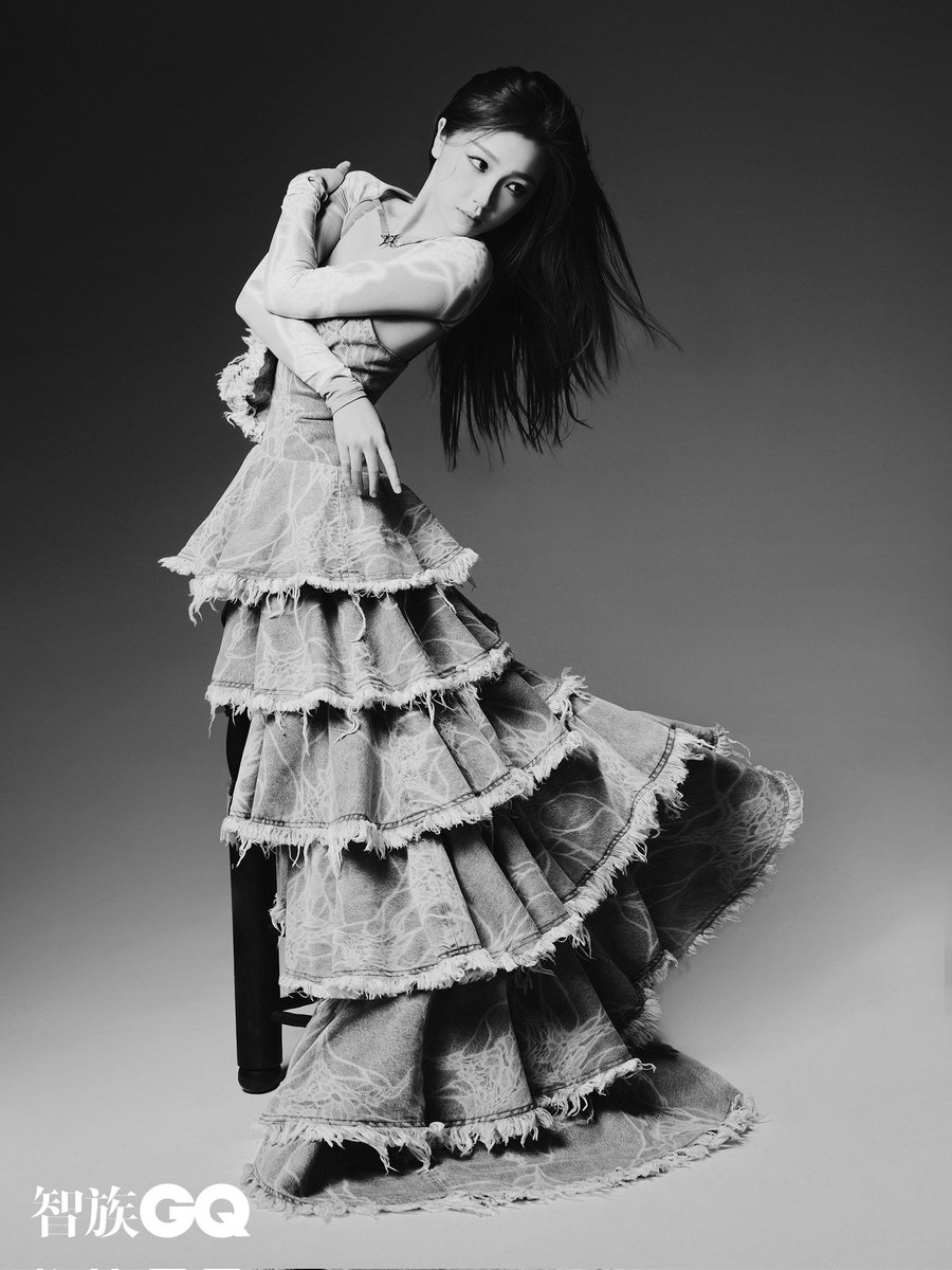 YuShuXin_Global's tweet photo. studio weibo update || 2022.12.10

💎Part IV💎

When the light and shadow fade, everything is pure, express your attitude with emotions, and welcome the splendor ahead @ 虞书欣Esther

#智族GQ
#YuShuxin #EstherYu #虞书欣 #우서흔 #ユー・シューシン #NguThưHân #อวี๋ซูซิน https://t.co/7cIkEPAGPC