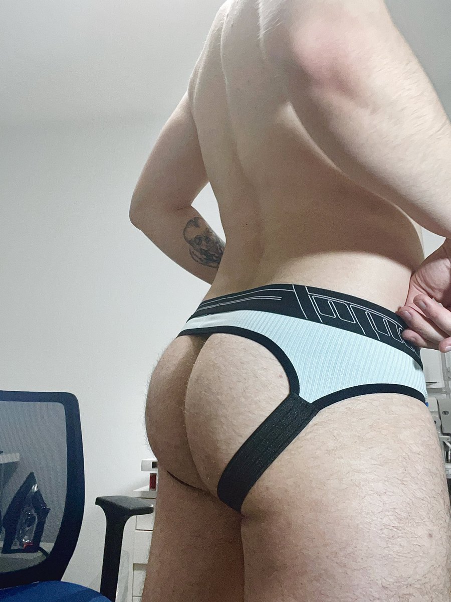 pnshmntca's tweet photo. Retweet if i can take a seat with my fat ass. 😝 https://t.co/M1gKErrIng