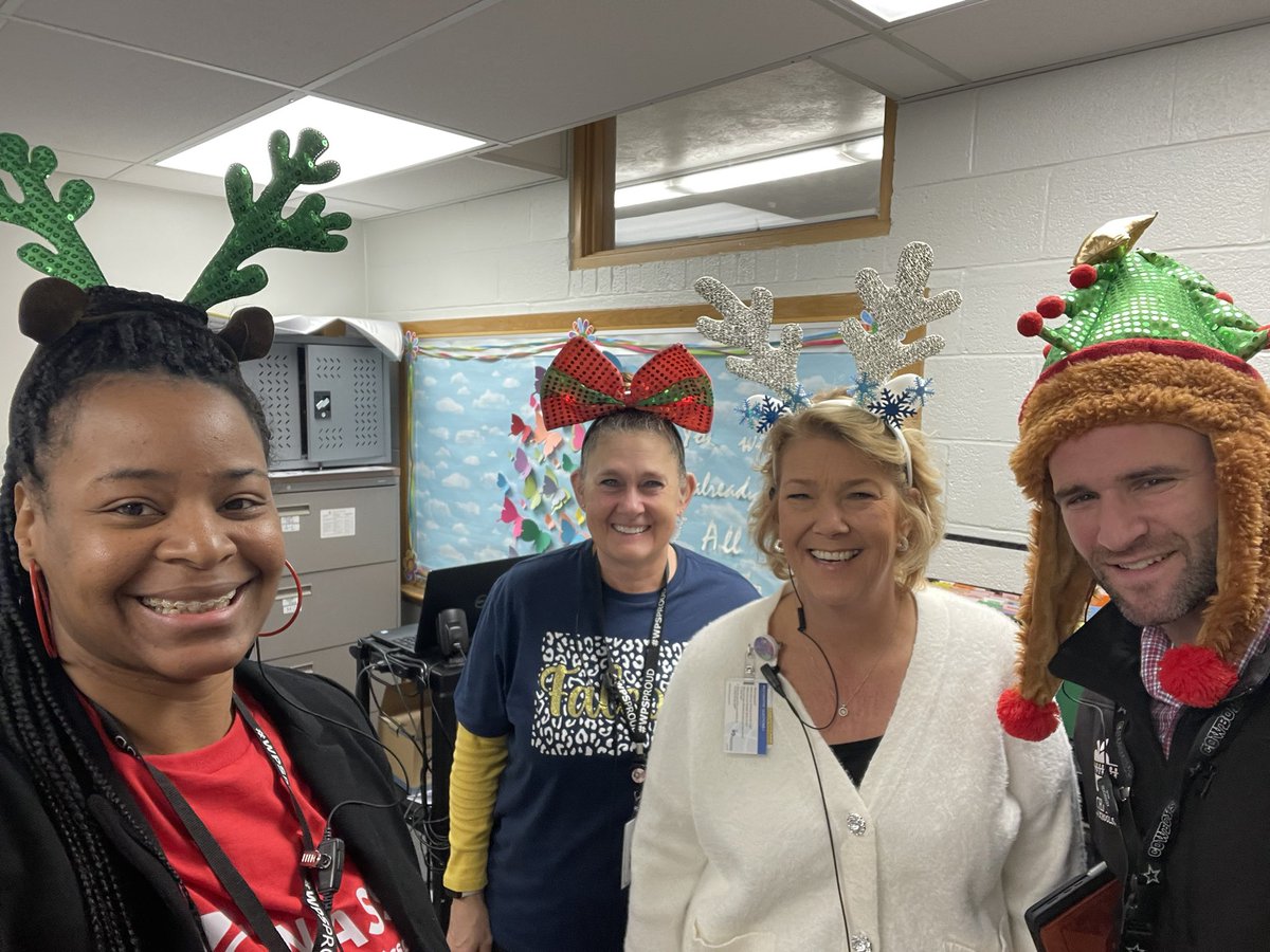 DrConnieRedic's tweet photo. Festive Headgear today @curtisusd259 for #12DaysofCheer #WPSPROUD https://t.co/S6qeIohCmz
