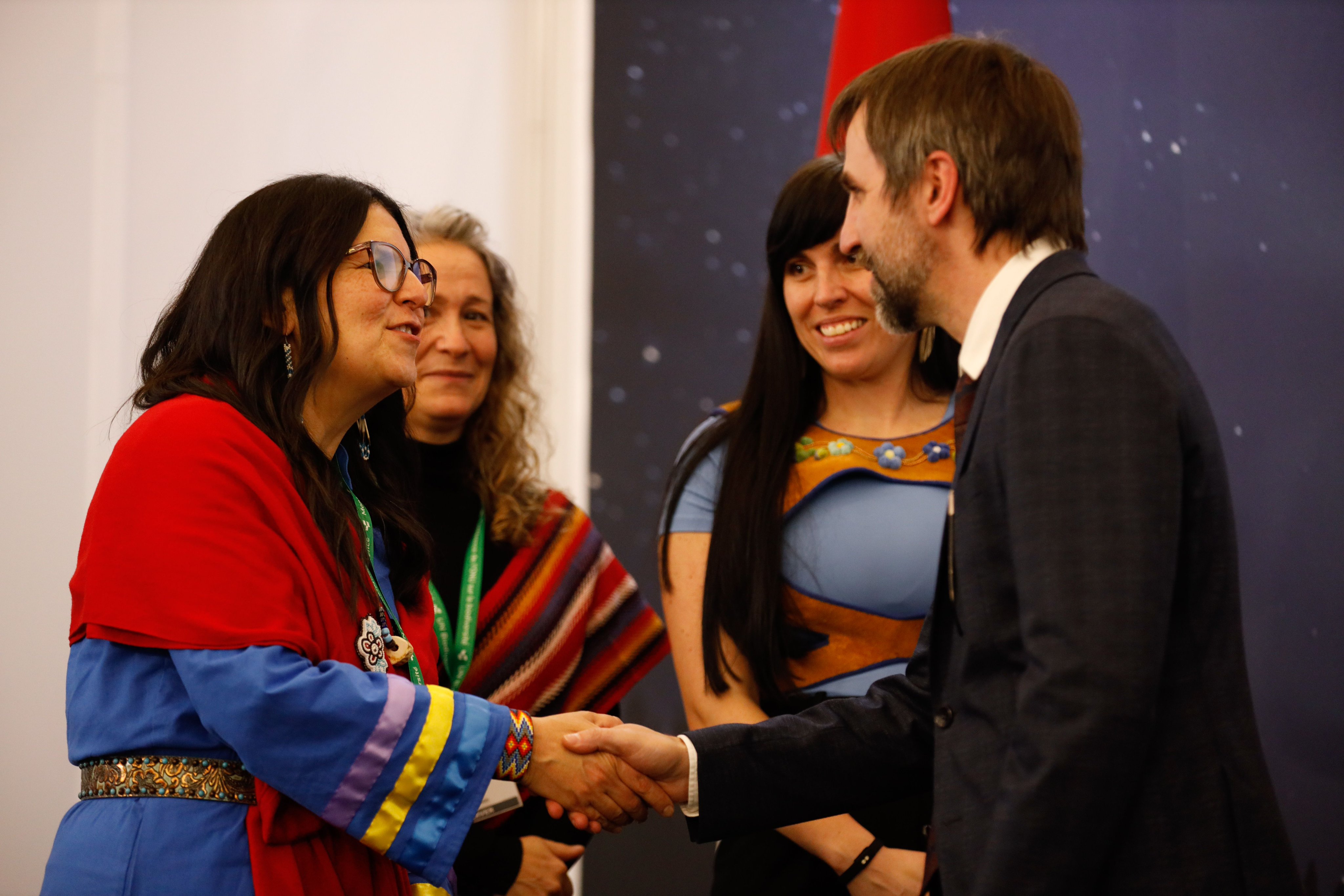 Minister Guilbeault shaking a woman's hand.
