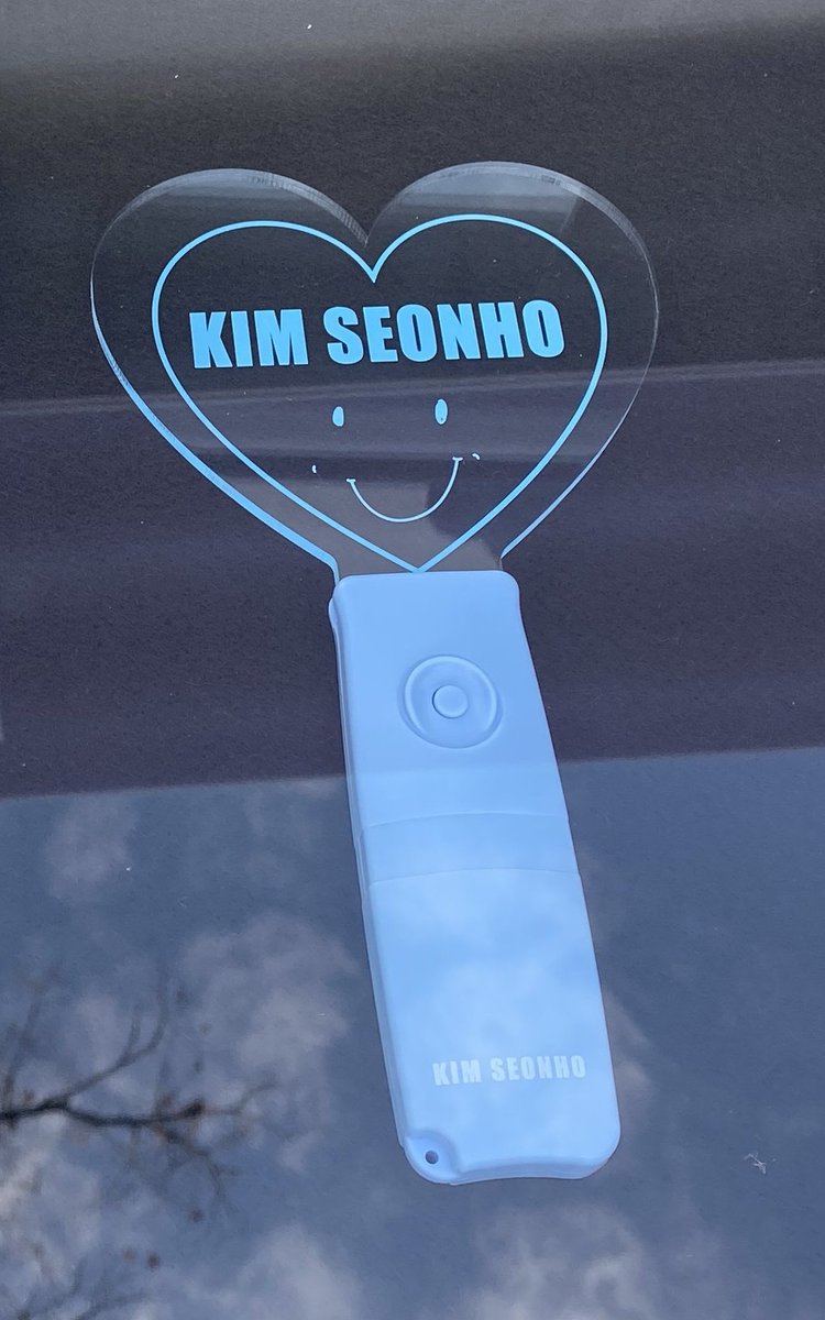SEONHO'S LIGHTSTICK Y'ALL!!! 💙

#KimSeonHo #김선호