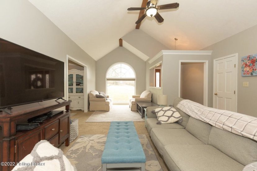 RealtyNerd's tweet photo. Sweet Oldham County ranch just listed today! #Louisville #RealEstate #OldhamCo https://t.co/j9sXTtf6xg