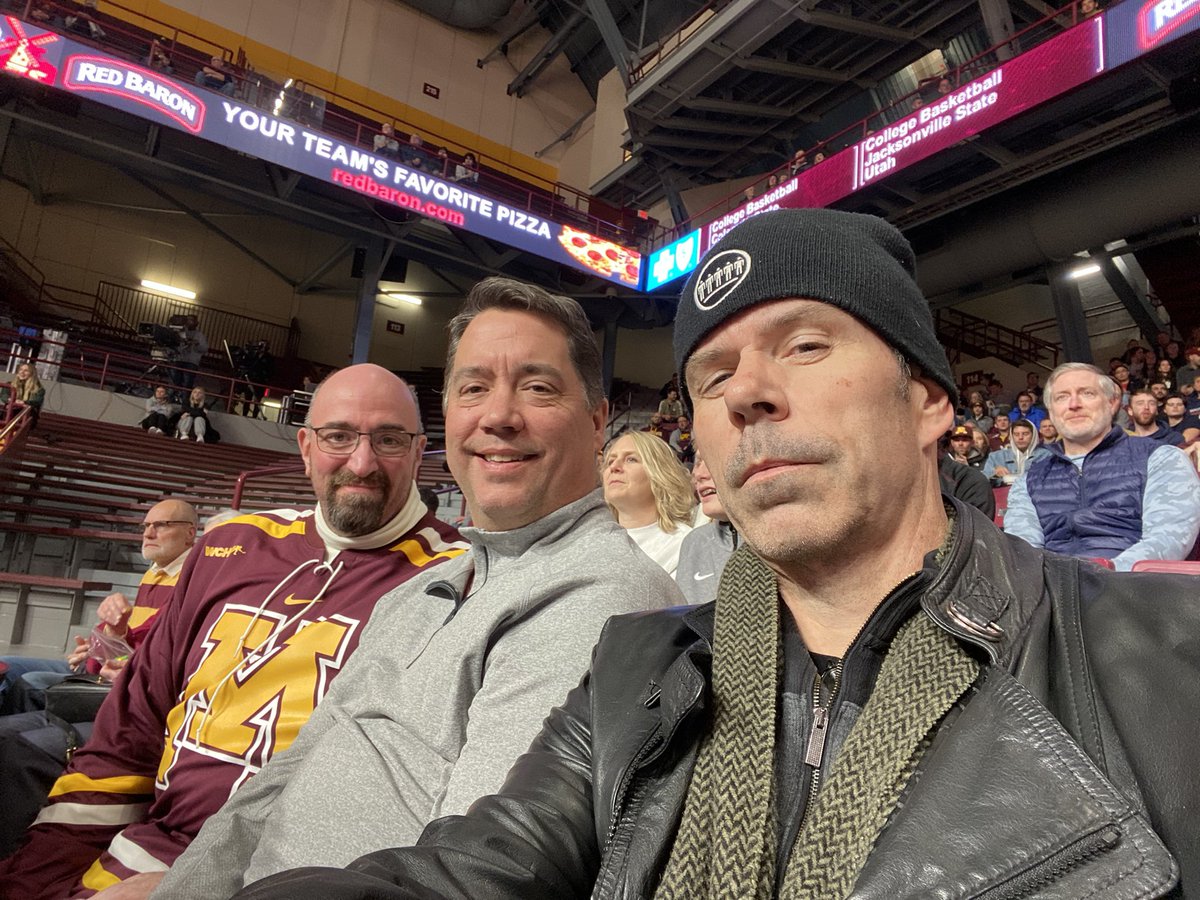 drneau's tweet photo. #gophers #prideoniice https://t.co/OOas8RgCfC