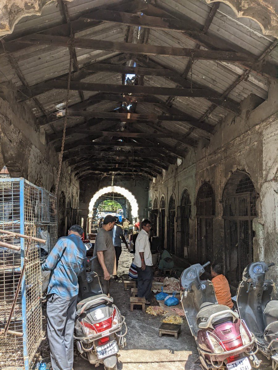 arvindkumar_ias's tweet photo. Mahboob Chowk Market (aka #MurghiChowk) is completely dilapidated &amp; on the verge of collapse
@GHMCOnline &amp; #QQSUDA are taking up its reconstruction &amp; redevelopment (keeping original style intact), costing ₹36 crs; commencing in Dec 22 &amp; will take 18 months

@KTRTRS 
@asadowaisi https://t.co/pVFxfLxTpa