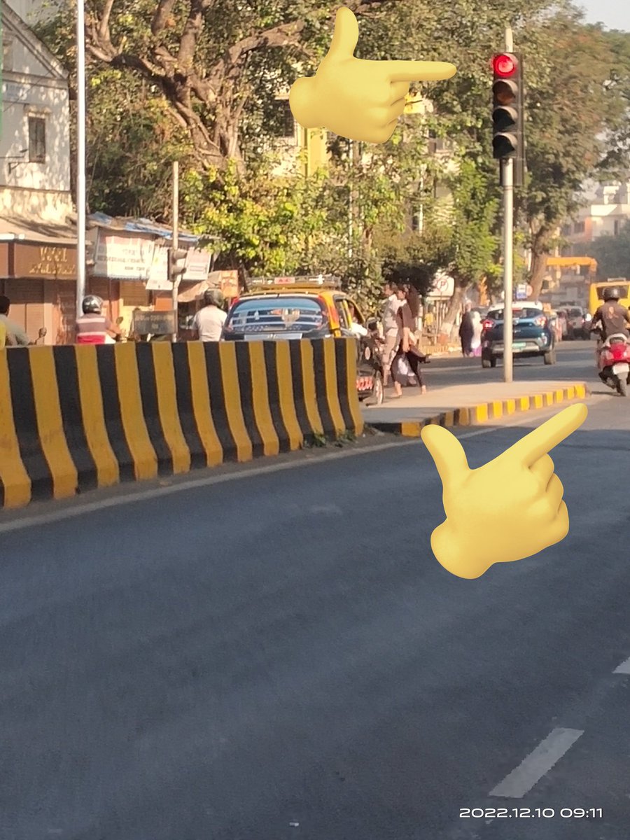 mumbaimatterz's tweet photo. Attn @MTPHereToHelp 
Isnt this riding by @Swiggy agent on the #WrongSide Dangerous? Goes ahead and jumps the signal too. 

Just look at the pictures.

@SwiggyCares just cares about its delivery on time...nothing else matters.

Loc: LJ Road, Nr Victoria School,Mahim https://t.co/L7ClTOgvM2